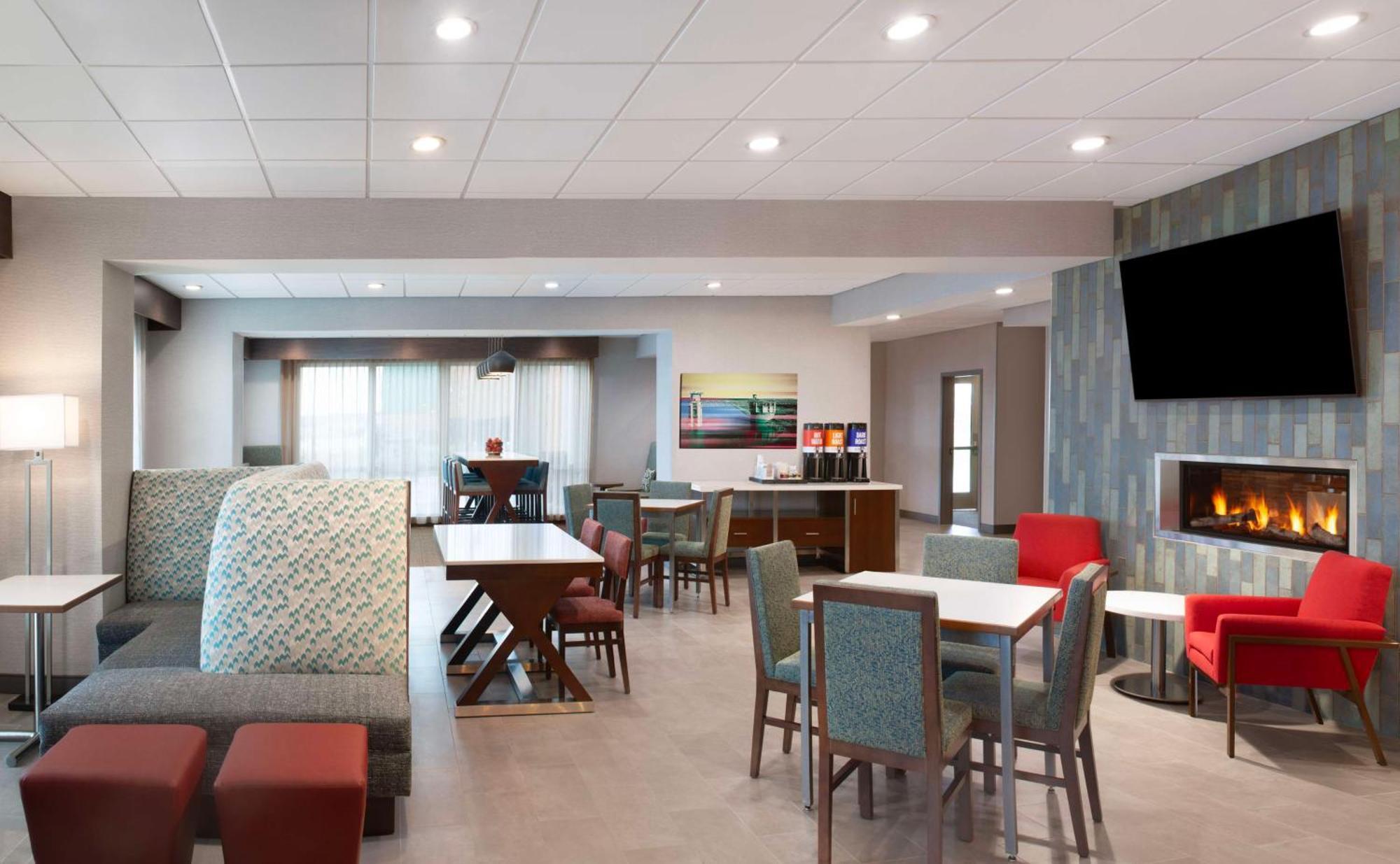 Hampton Inn Огаллала Экстерьер фото